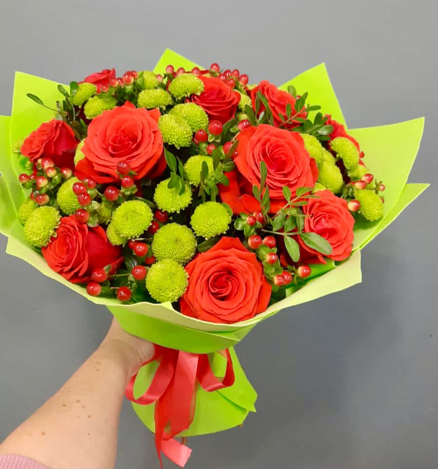 Букет цветов из: Хризантемы и Розы в Молочном Вологодской области