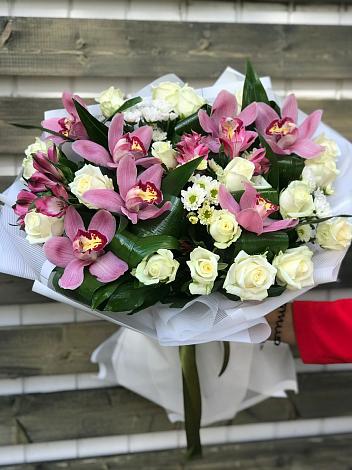 Букет цветов из: Розы и Хризантемы в Молочном Вологодской области