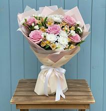 Букет цветов из:  Гвоздики, Орхидеи и Розы в Молочном Вологодской области