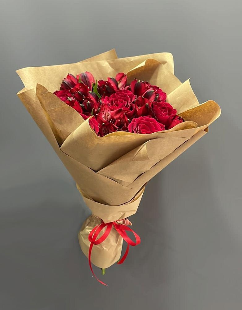 Букет цветов из: Альстромерии и Розы в Молочном Вологодской области