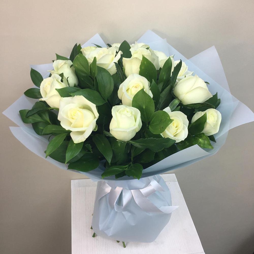 Букет 15 Белых роз Проуд в Молочном Вологодской области