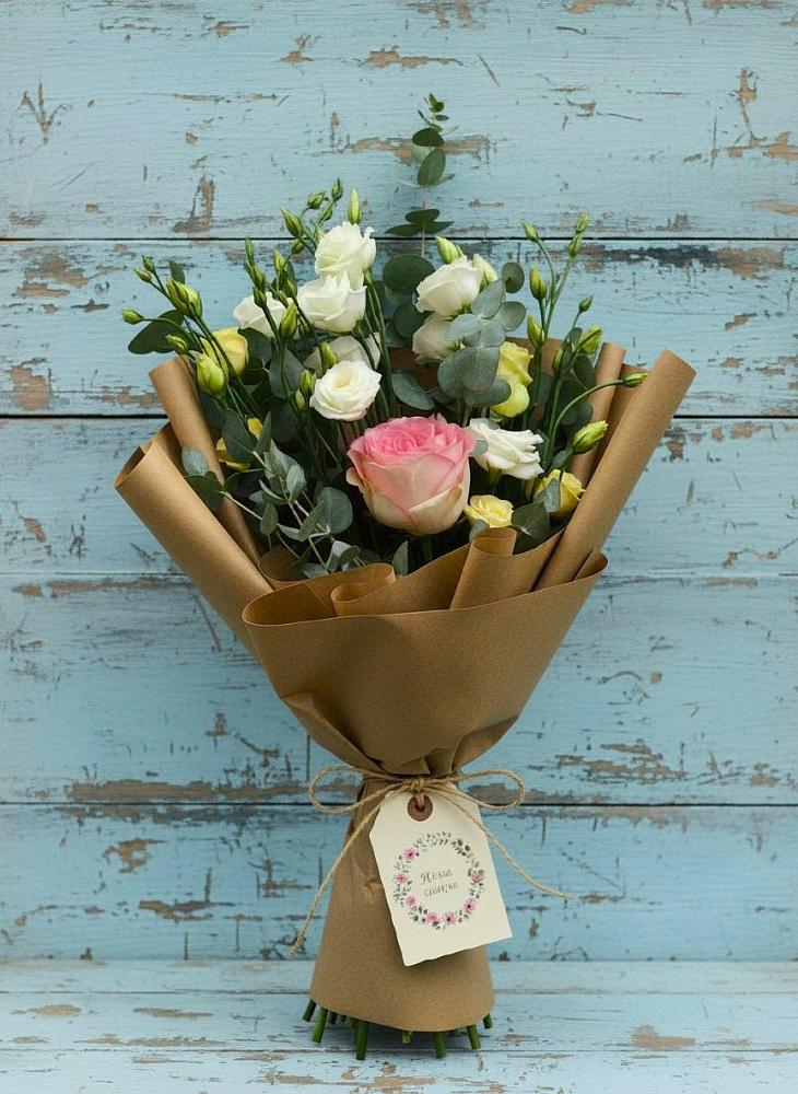 Букет цветов из: Розы и Лизиантусы в Молочном Вологодской области