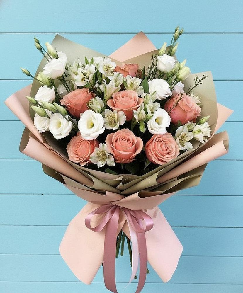 Букет цветов из: Розы, Альстромерии и Лизиантусы в Молочном Вологодской области