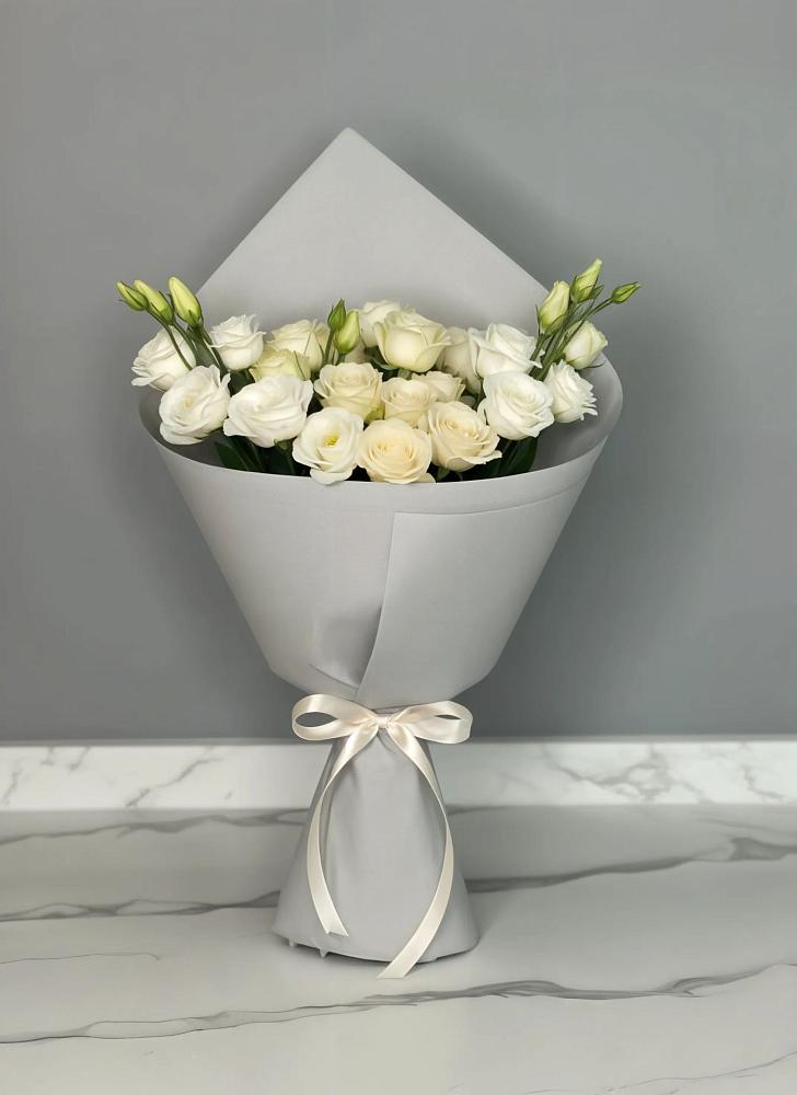 Букет цветов из: Розы и Лизиантусы в Молочном Вологодской области