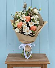 Букет цветов из:  Альстромерии, Лизиантусы, Розы и Хризантемы в Молочном Вологодской области