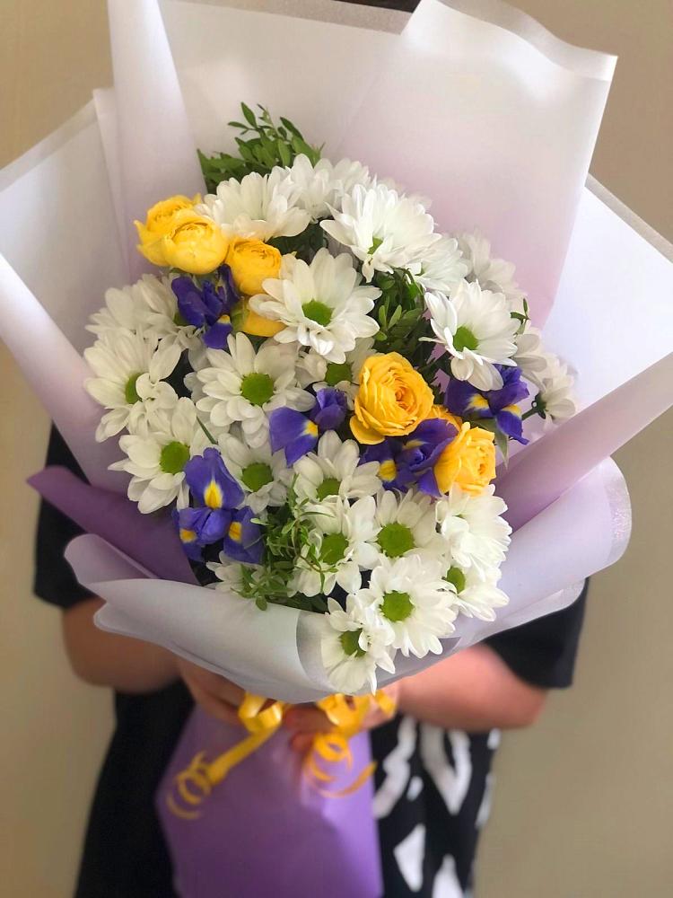 Букет цветов из: Ирисы, Хризантемы и Розы в Молочном Вологодской области