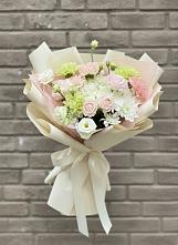 Букет цветов из:  Гвоздики, Розы, Лизиантусы и Хризантемы в Молочном Вологодской области