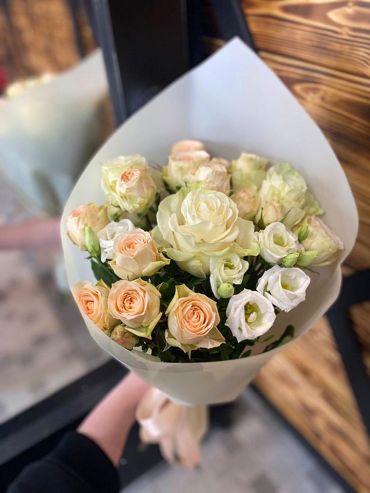 Букет цветов из: Розы и Лизиантусы в Молочном Вологодской области